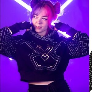 Black nerdforge cryptic Cropped Hoodie